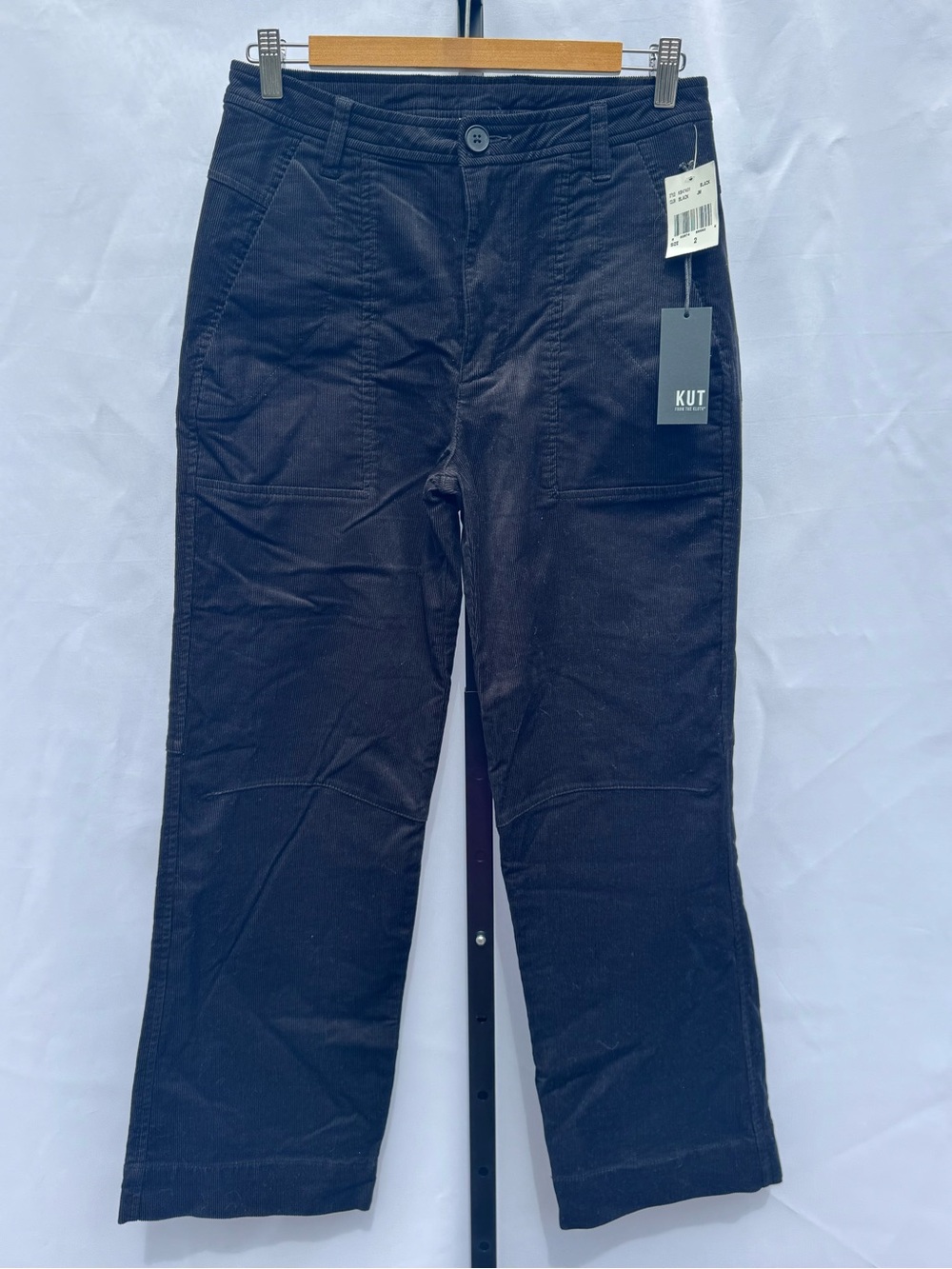Evereve Black Straight-Leg Jeans - Picture 4 of 13